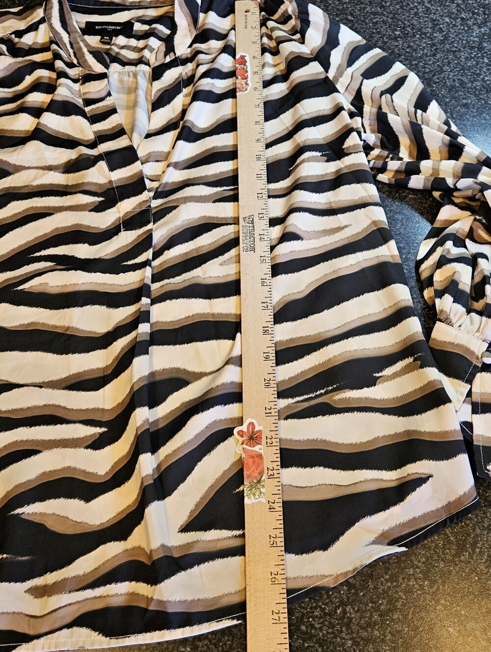 Banana Republic Animal Print Blouse Shirt Top XL Long Flare Sleeve V Neck - Picture 8 of 10